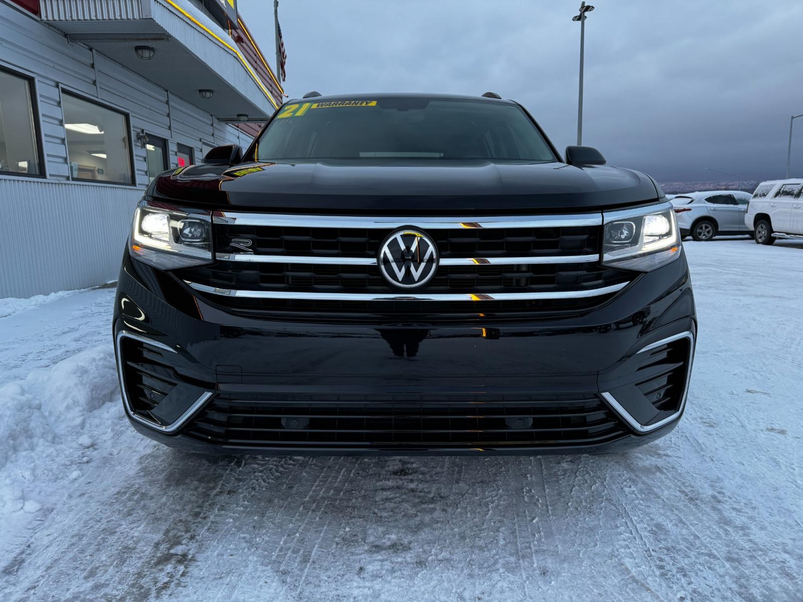 2021 Black /Black Volkswagen Atlas SEL 4-Motion (1V2RR2CA9MC) with an 3.6L V6 Gasoline engine, located at 1960 Industrial Drive, Wasilla, 99654, (907) 376-5555, 61.573475, -149.400146 - Photo #8